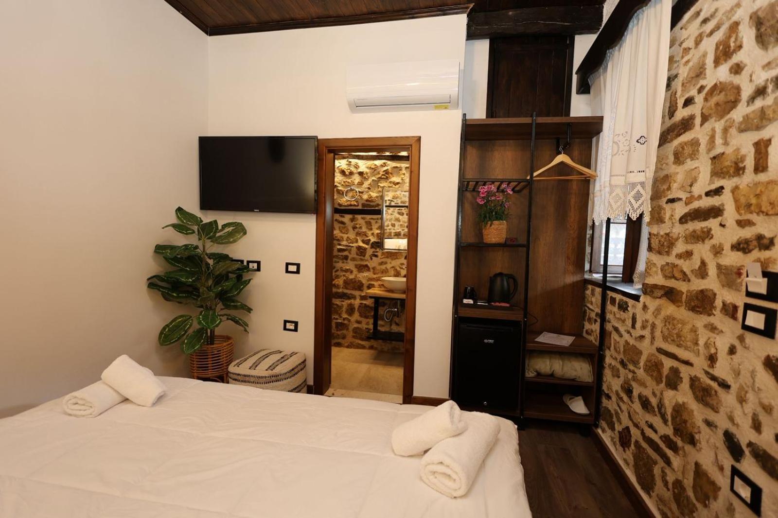 Ador Boutique Hotel Μπεράτ Εξωτερικό φωτογραφία