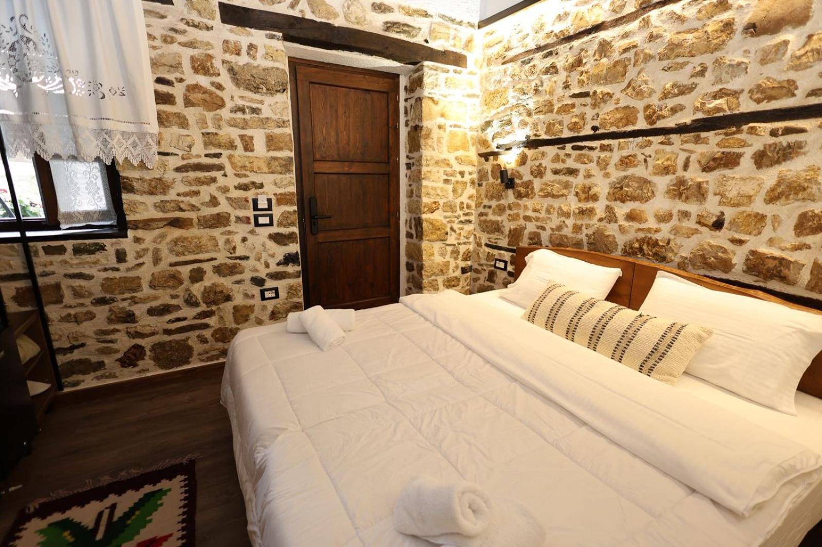 Ador Boutique Hotel Μπεράτ Εξωτερικό φωτογραφία